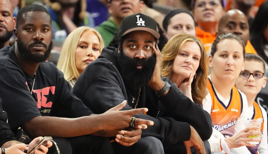 Star-Studded Courtside: Celebrities Flock to Phoenix Mercury Games