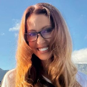 Shannon Elizabeth's OnlyFans Debut: Nearly $1 Million in Just a Week!