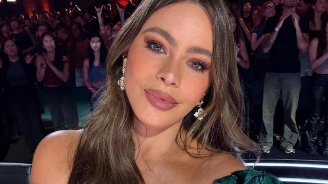 Sofía Vergara's Green Dress Glamour: A Fashion Moment on AGT