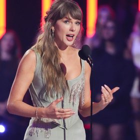Taylor Swift's Bold Fashion Choice Sparks Social Media Frenzy!