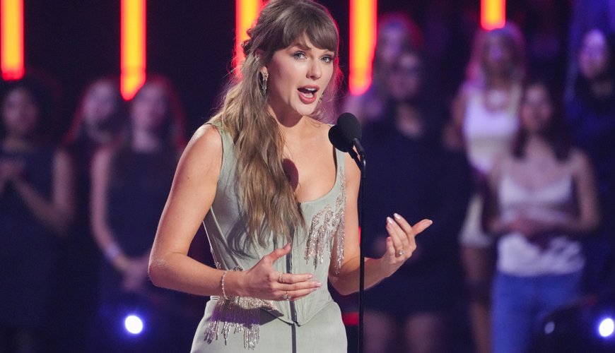 Taylor Swift's Bold Fashion Choice Sparks Social Media Frenzy!