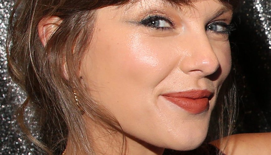 Taylor Swift Dazzles in Velvet at NYC Theater Night Out