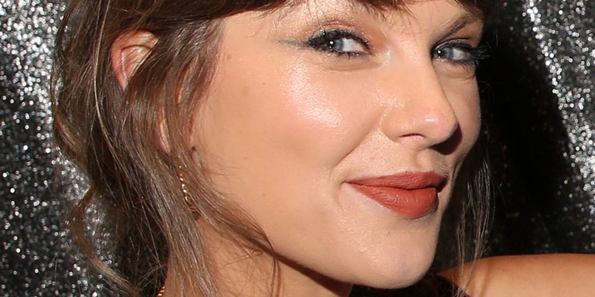 Taylor Swift Dazzles in Velvet at NYC Theater Night Out
