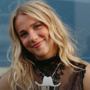 Meet Avery Anna: The Rising Star Shaking Up Country Music
