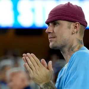 The Real Reason Justin Bieber's Fans Keep Their Distance