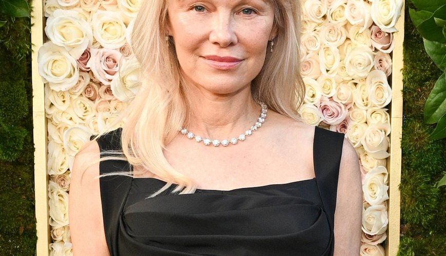 Pamela Anderson's Awkward Encounter with Seth Rogen at the Golden Globes